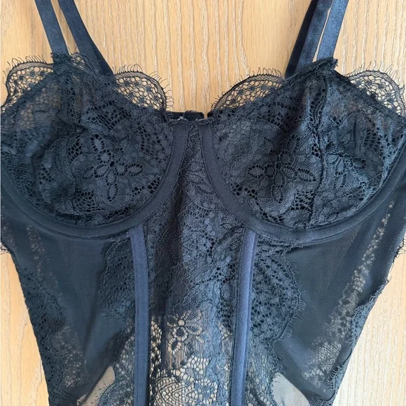 KATHY Vintage-Inspired Whimisgoth Feminine Edgy Glam Black Lace Corset Top Sz M - Picture 3 of 16